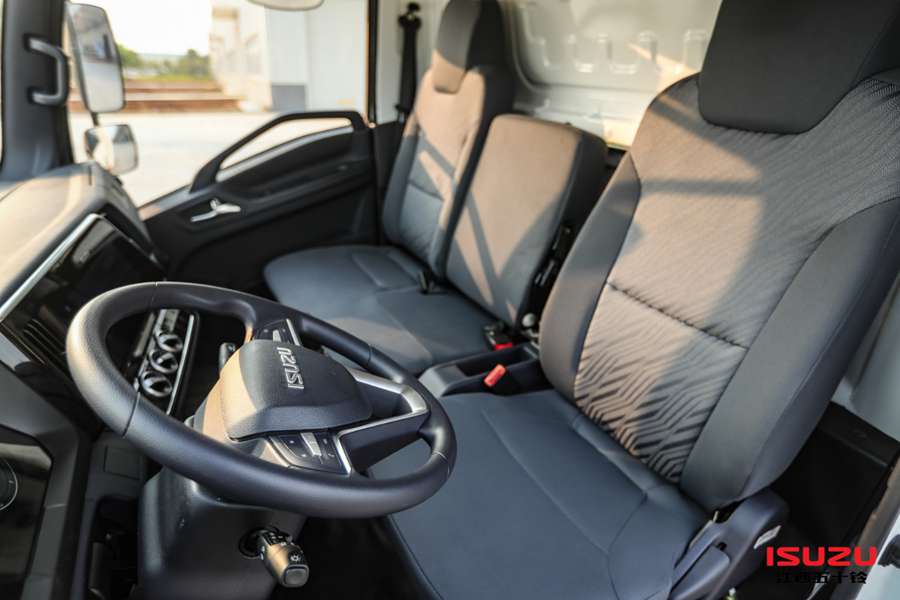 经济耐用,舒适可靠 江西五十铃翼放EC轻卡抢先看 - 第6张 - 提加商用车网 经济耐用,舒适可靠 江西五十铃翼放EC轻卡抢先看 - 第6张