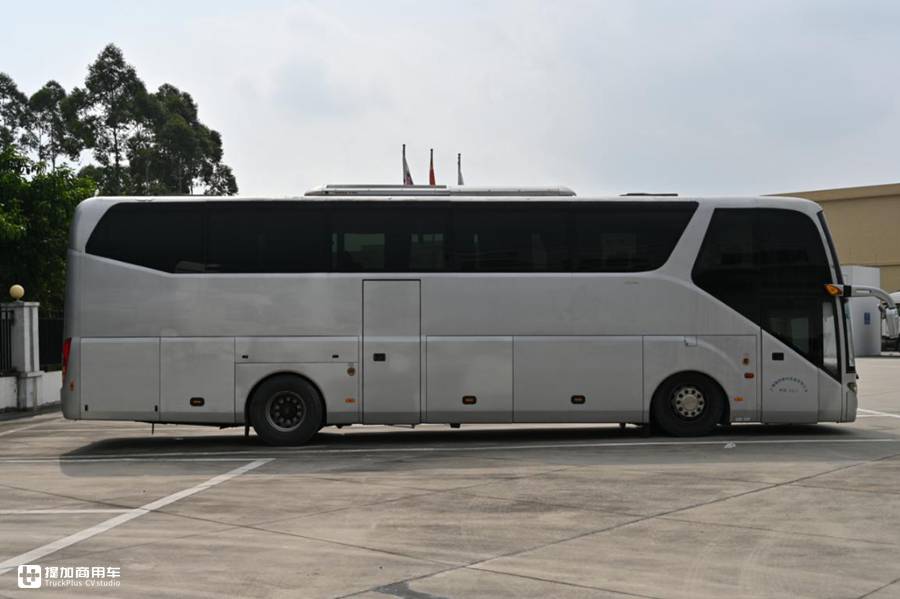 座椅比沙发舒适,能唱卡拉OK?十年前的斯堪尼亚豪华国产客车实拍 - 第2张 - 提加商用车网 座椅比沙发舒适,能唱卡拉OK?十年前的斯堪尼亚豪华国产客车实拍 - 第2张