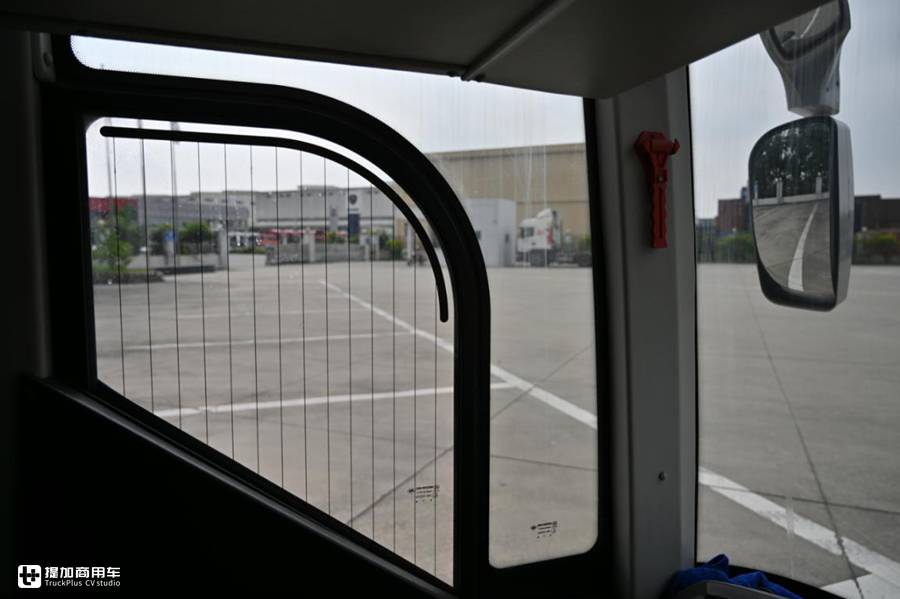 座椅比沙发舒适,能唱卡拉OK?十年前的斯堪尼亚豪华国产客车实拍 - 第12张 - 提加商用车网 座椅比沙发舒适,能唱卡拉OK?十年前的斯堪尼亚豪华国产客车实拍 - 第12张