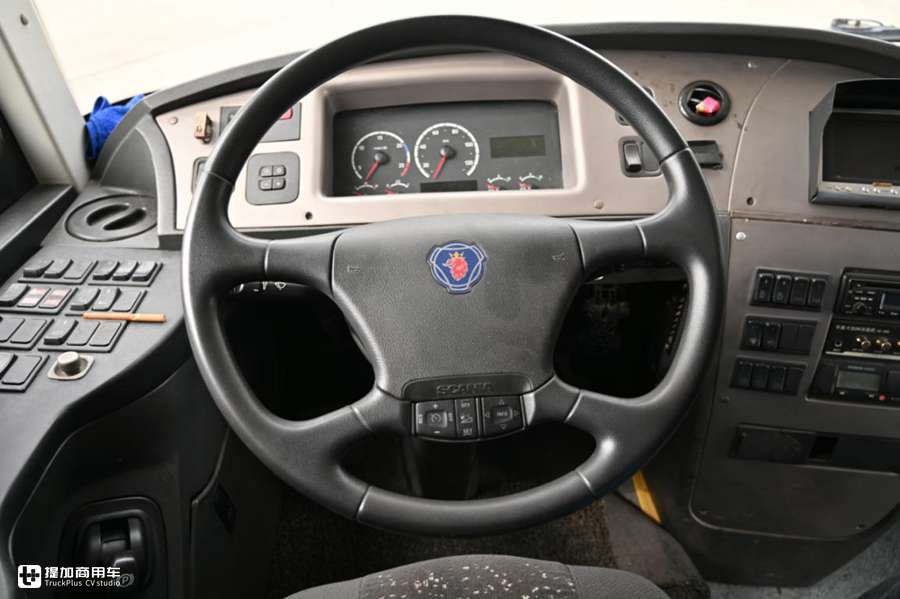 座椅比沙发舒适,能唱卡拉OK?十年前的斯堪尼亚豪华国产客车实拍 - 第11张 - 提加商用车网 座椅比沙发舒适,能唱卡拉OK?十年前的斯堪尼亚豪华国产客车实拍 - 第11张