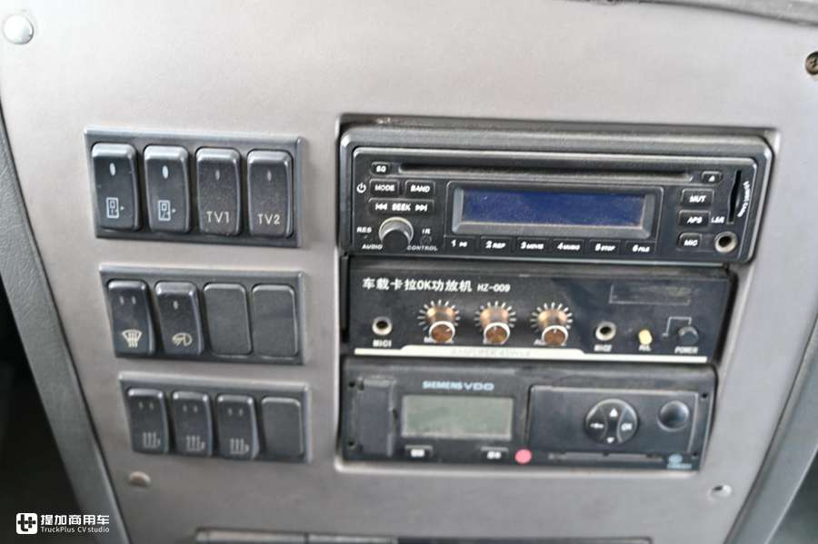 座椅比沙发舒适,能唱卡拉OK?十年前的斯堪尼亚豪华国产客车实拍 - 第13张 - 提加商用车网 座椅比沙发舒适,能唱卡拉OK?十年前的斯堪尼亚豪华国产客车实拍 - 第13张