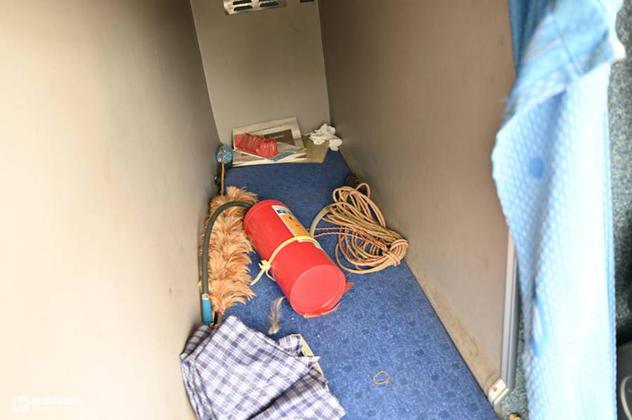 座椅比沙发舒适,能唱卡拉OK?十年前的斯堪尼亚豪华国产客车实拍 - 第14张 - 提加商用车网 座椅比沙发舒适,能唱卡拉OK?十年前的斯堪尼亚豪华国产客车实拍 - 第14张