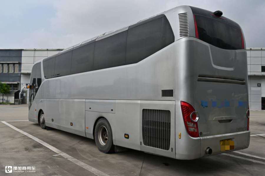 座椅比沙发舒适,能唱卡拉OK?十年前的斯堪尼亚豪华国产客车实拍 - 第5张 - 提加商用车网 座椅比沙发舒适,能唱卡拉OK?十年前的斯堪尼亚豪华国产客车实拍 - 第5张