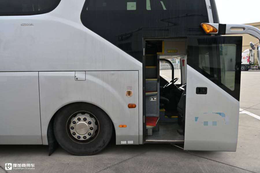 座椅比沙发舒适,能唱卡拉OK?十年前的斯堪尼亚豪华国产客车实拍 - 第9张 - 提加商用车网 座椅比沙发舒适,能唱卡拉OK?十年前的斯堪尼亚豪华国产客车实拍 - 第9张