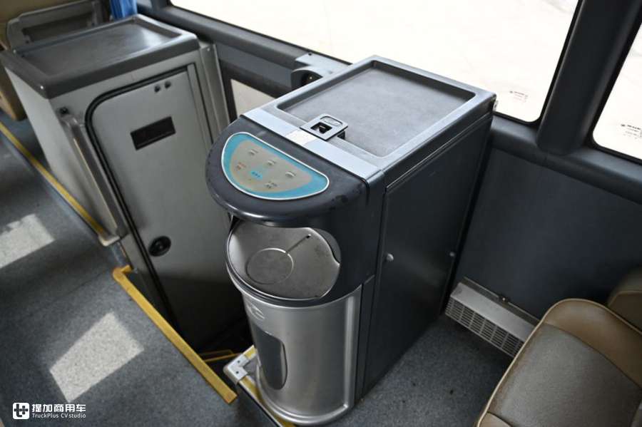 座椅比沙发舒适,能唱卡拉OK?十年前的斯堪尼亚豪华国产客车实拍 - 第19张 - 提加商用车网 座椅比沙发舒适,能唱卡拉OK?十年前的斯堪尼亚豪华国产客车实拍 - 第19张