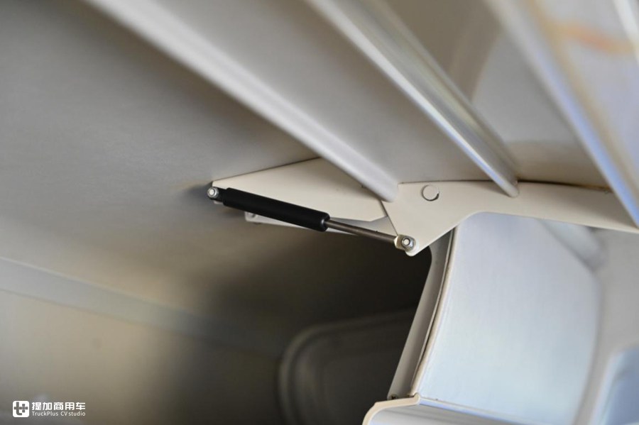 座椅比沙发舒适,能唱卡拉OK?十年前的斯堪尼亚豪华国产客车实拍 - 第17张 - 提加商用车网 座椅比沙发舒适,能唱卡拉OK?十年前的斯堪尼亚豪华国产客车实拍 - 第17张