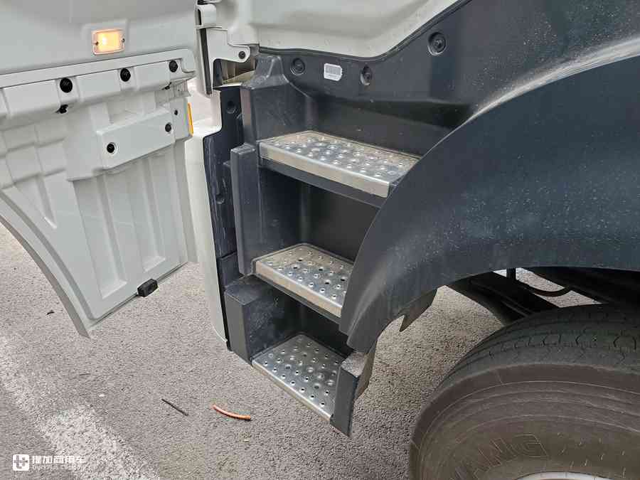 东风天龙KL冷链载货车实拍,看完车辆配置,才知道冷链运输为何都用它 - 第7张 - 提加商用车网 东风天龙KL冷链载货车实拍,看完车辆配置,才知道冷链运输为何都用它 - 第7张