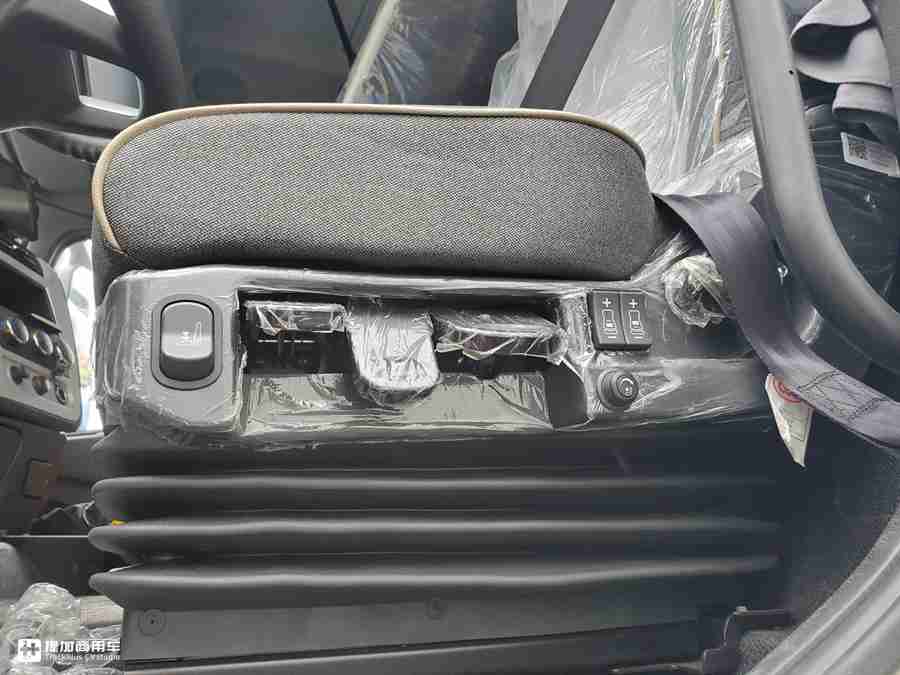 东风天龙KL冷链载货车实拍,看完车辆配置,才知道冷链运输为何都用它 - 第8张 - 提加商用车网 东风天龙KL冷链载货车实拍,看完车辆配置,才知道冷链运输为何都用它 - 第8张