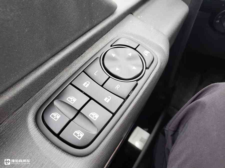 东风天龙KL冷链载货车实拍,看完车辆配置,才知道冷链运输为何都用它 - 第9张 - 提加商用车网 东风天龙KL冷链载货车实拍,看完车辆配置,才知道冷链运输为何都用它 - 第9张