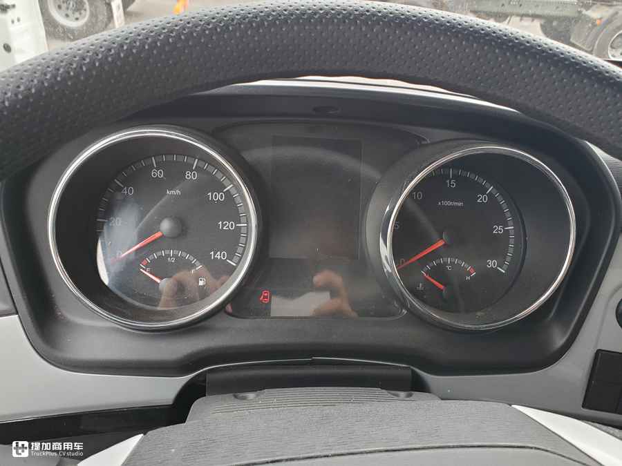 东风天龙KL冷链载货车实拍,看完车辆配置,才知道冷链运输为何都用它 - 第11张 - 提加商用车网 东风天龙KL冷链载货车实拍,看完车辆配置,才知道冷链运输为何都用它 - 第11张