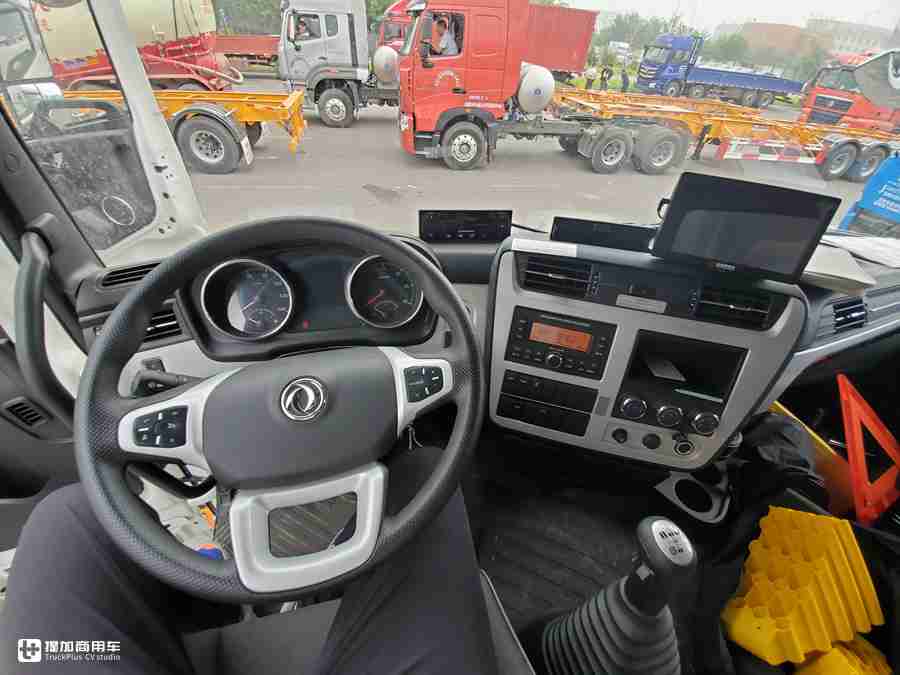 东风天龙KL冷链载货车实拍,看完车辆配置,才知道冷链运输为何都用它 - 第12张 - 提加商用车网 东风天龙KL冷链载货车实拍,看完车辆配置,才知道冷链运输为何都用它 - 第12张