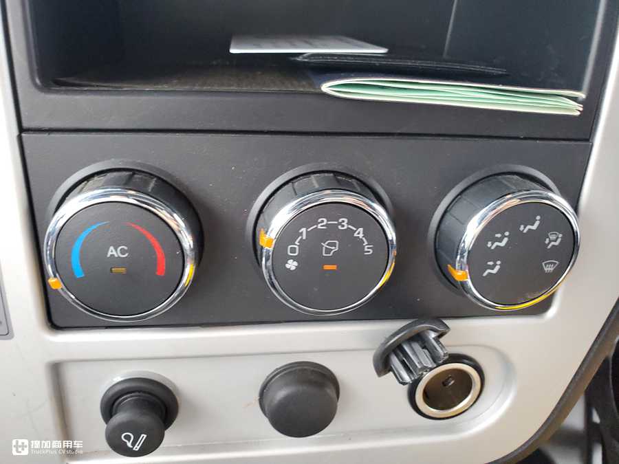 东风天龙KL冷链载货车实拍,看完车辆配置,才知道冷链运输为何都用它 - 第14张 - 提加商用车网 东风天龙KL冷链载货车实拍,看完车辆配置,才知道冷链运输为何都用它 - 第14张