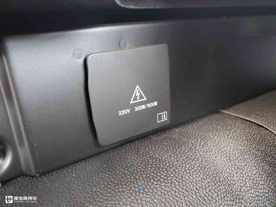 东风天龙KL冷链载货车实拍,看完车辆配置,才知道冷链运输为何都用它 - 第17张 - 提加商用车网 东风天龙KL冷链载货车实拍,看完车辆配置,才知道冷链运输为何都用它 - 第17张