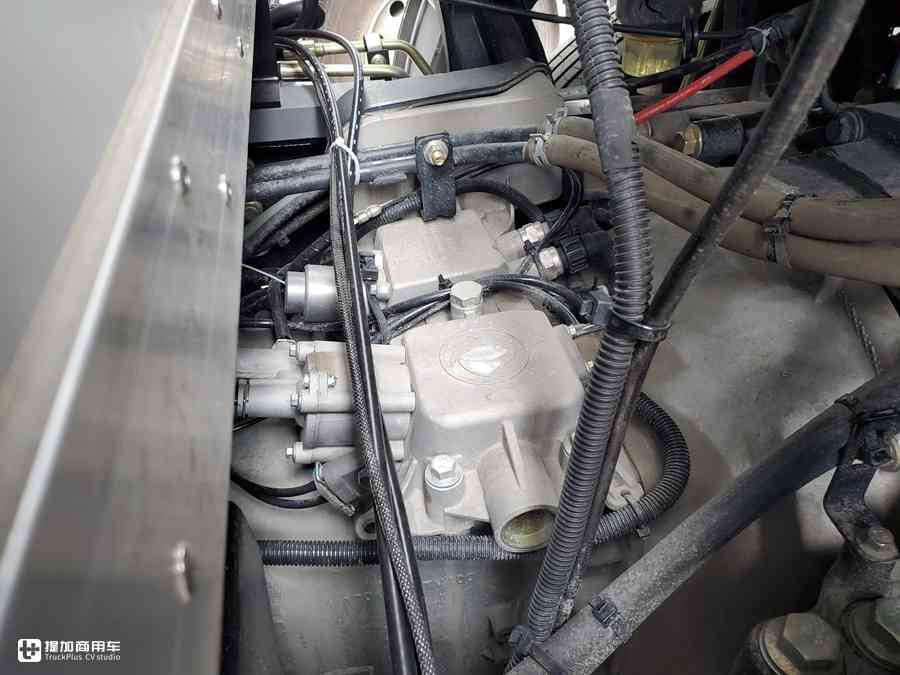 东风天龙KL冷链载货车实拍,看完车辆配置,才知道冷链运输为何都用它 - 第21张 - 提加商用车网 东风天龙KL冷链载货车实拍,看完车辆配置,才知道冷链运输为何都用它 - 第21张