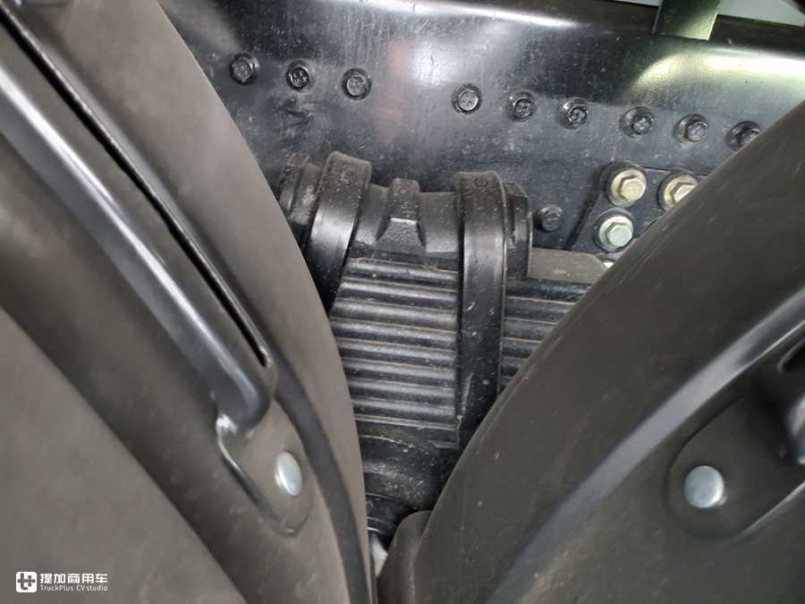 东风天龙KL冷链载货车实拍,看完车辆配置,才知道冷链运输为何都用它 - 第23张 - 提加商用车网 东风天龙KL冷链载货车实拍,看完车辆配置,才知道冷链运输为何都用它 - 第23张