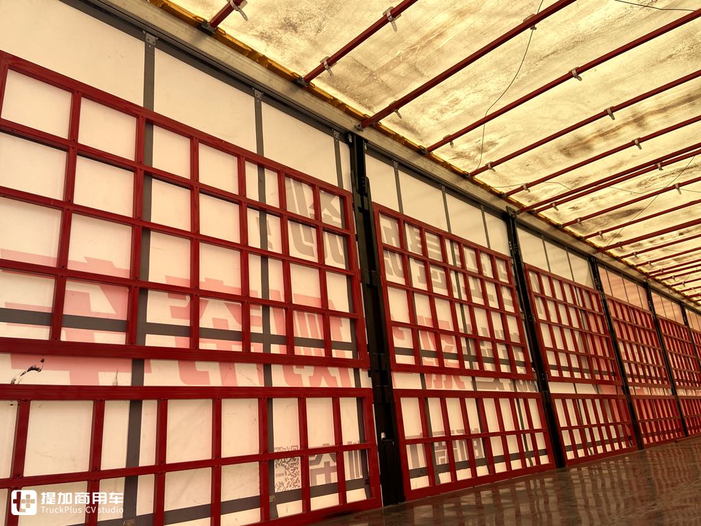 不用盘刹和空气悬架,完美替代仓栅挂车,这款侧帘挂车亮点十足 - 第3张 - 提加商用车网 不用盘刹和空气悬架,完美替代仓栅挂车,这款侧帘挂车亮点十足 - 第3张