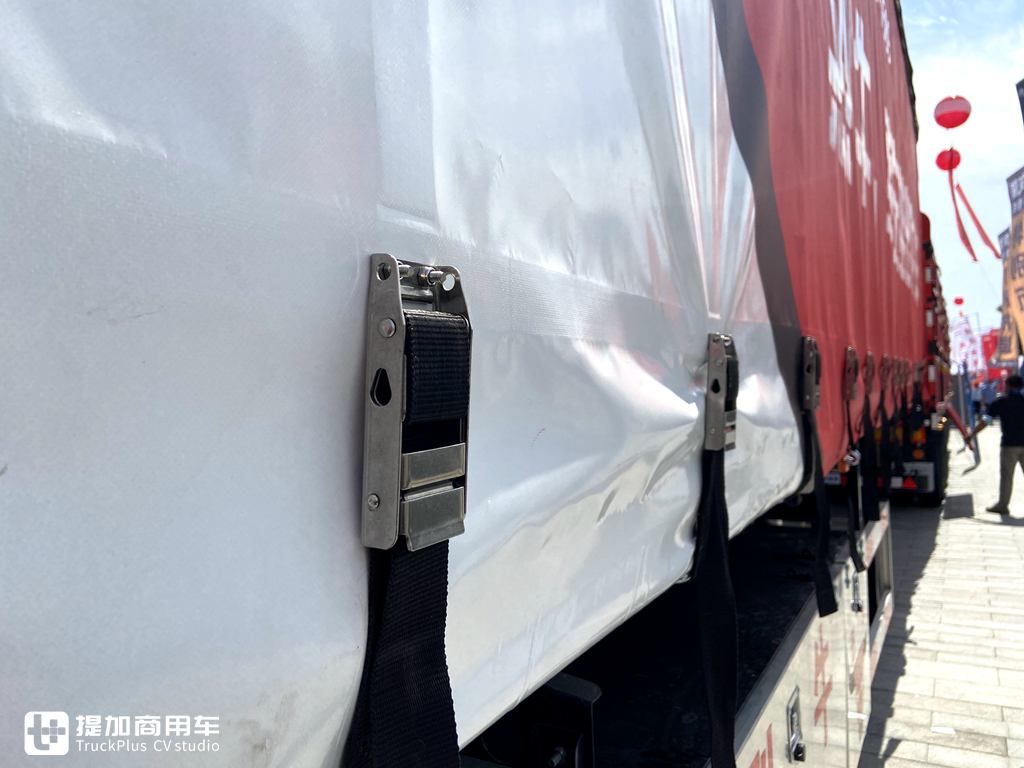 不用盘刹和空气悬架,完美替代仓栅挂车,这款侧帘挂车亮点十足 - 第4张 - 提加商用车网 不用盘刹和空气悬架,完美替代仓栅挂车,这款侧帘挂车亮点十足 - 第4张