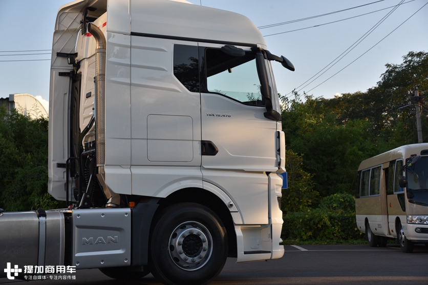 配置、体验均升级,力量与细腻集于一身,带您一睹全新曼恩TGX卡车的风采 - 第2张 - 提加商用车网 配置、体验均升级,力量与细腻集于一身,带您一睹全新曼恩TGX卡车的风采 - 第2张
