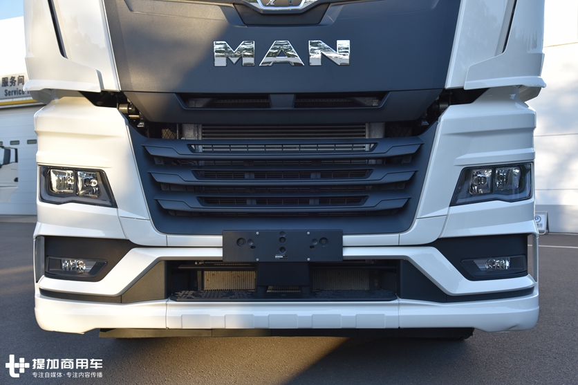 配置、体验均升级,力量与细腻集于一身,带您一睹全新曼恩TGX卡车的风采 - 第3张 - 提加商用车网 配置、体验均升级,力量与细腻集于一身,带您一睹全新曼恩TGX卡车的风采 - 第3张