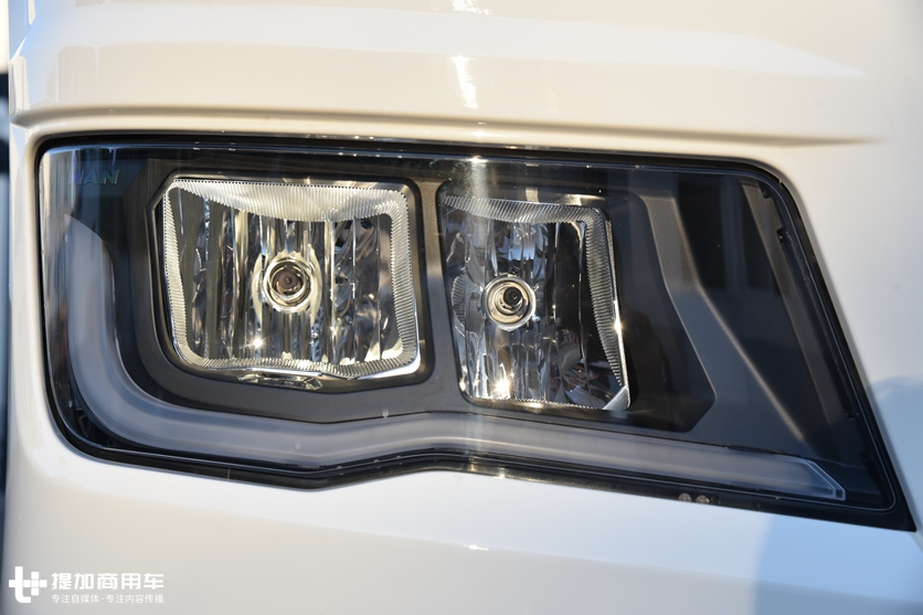 配置、体验均升级,力量与细腻集于一身,带您一睹全新曼恩TGX卡车的风采 - 第5张 - 提加商用车网 配置、体验均升级,力量与细腻集于一身,带您一睹全新曼恩TGX卡车的风采 - 第5张