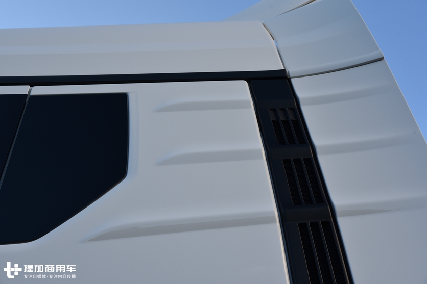 配置、体验均升级,力量与细腻集于一身,带您一睹全新曼恩TGX卡车的风采 - 第7张 - 提加商用车网 配置、体验均升级,力量与细腻集于一身,带您一睹全新曼恩TGX卡车的风采 - 第7张