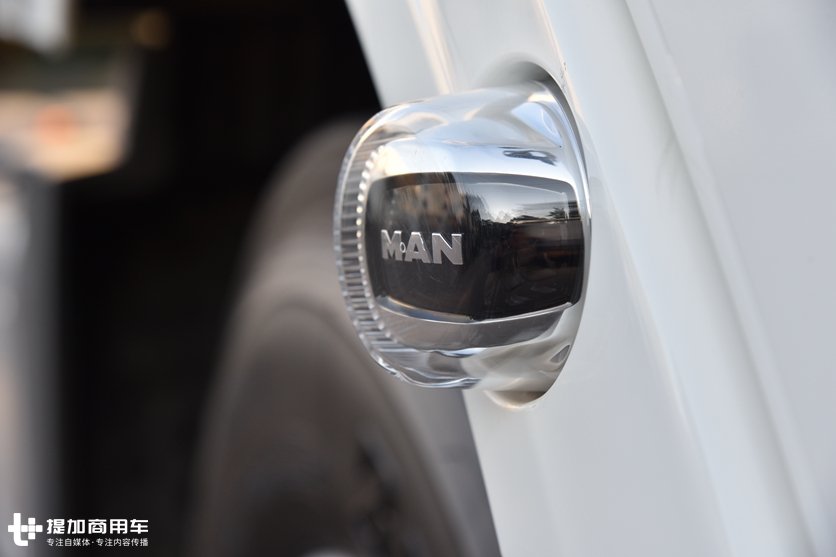 配置、体验均升级,力量与细腻集于一身,带您一睹全新曼恩TGX卡车的风采 - 第8张 - 提加商用车网 配置、体验均升级,力量与细腻集于一身,带您一睹全新曼恩TGX卡车的风采 - 第8张