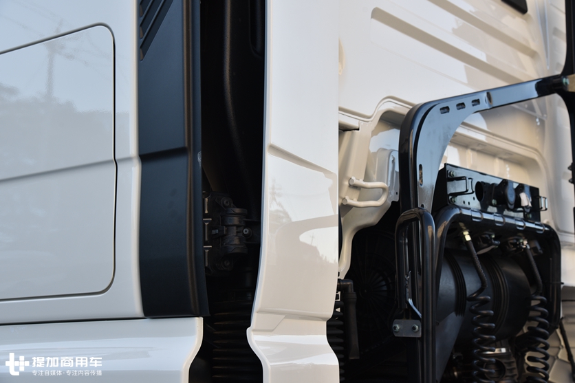 配置、体验均升级,力量与细腻集于一身,带您一睹全新曼恩TGX卡车的风采 - 第9张 - 提加商用车网 配置、体验均升级,力量与细腻集于一身,带您一睹全新曼恩TGX卡车的风采 - 第9张