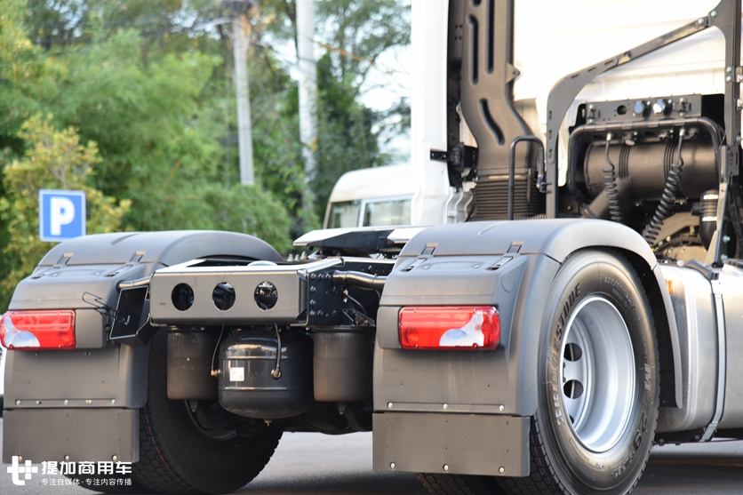 配置、体验均升级,力量与细腻集于一身,带您一睹全新曼恩TGX卡车的风采 - 第19张 - 提加商用车网 配置、体验均升级,力量与细腻集于一身,带您一睹全新曼恩TGX卡车的风采 - 第19张