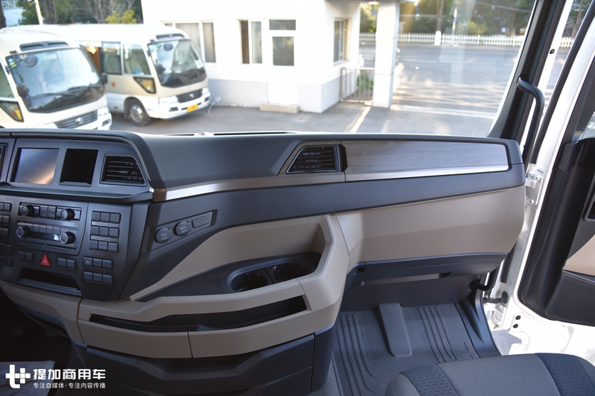 配置、体验均升级,力量与细腻集于一身,带您一睹全新曼恩TGX卡车的风采 - 第23张 - 提加商用车网 配置、体验均升级,力量与细腻集于一身,带您一睹全新曼恩TGX卡车的风采 - 第23张