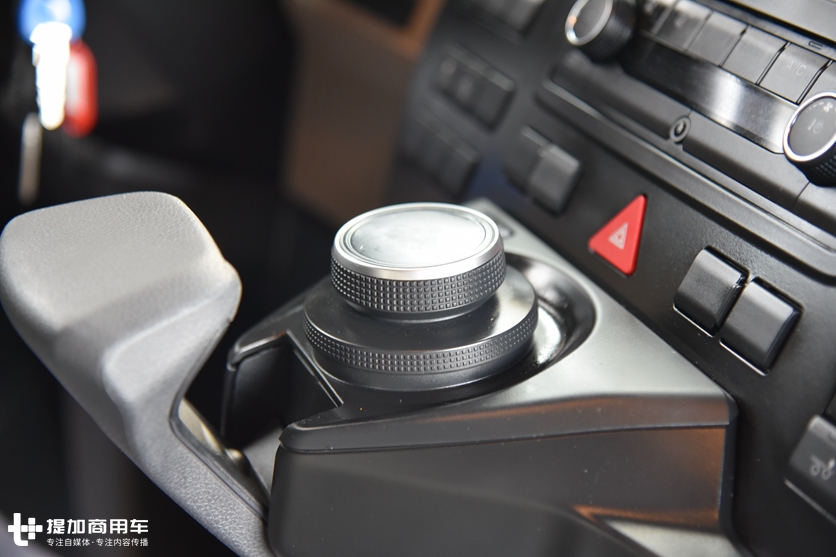 配置、体验均升级,力量与细腻集于一身,带您一睹全新曼恩TGX卡车的风采 - 第25张 - 提加商用车网 配置、体验均升级,力量与细腻集于一身,带您一睹全新曼恩TGX卡车的风采 - 第25张