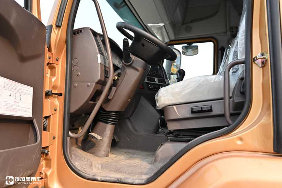 6.8米载货车也有平地板?6缸动力更强劲,乘龙H5中卡实拍 - 第3张 - 提加商用车网 6.8米载货车也有平地板?6缸动力更强劲,乘龙H5中卡实拍 - 第3张