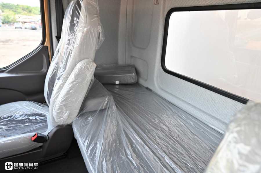 6.8米载货车也有平地板?6缸动力更强劲,乘龙H5中卡实拍 - 第6张 - 提加商用车网 6.8米载货车也有平地板?6缸动力更强劲,乘龙H5中卡实拍 - 第6张