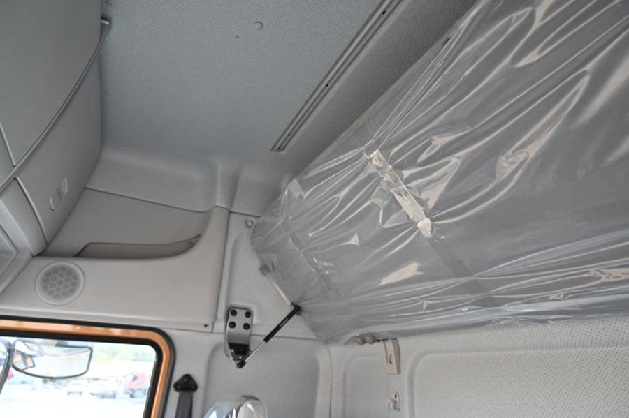 6.8米载货车也有平地板?6缸动力更强劲,乘龙H5中卡实拍 - 第7张 - 提加商用车网 6.8米载货车也有平地板?6缸动力更强劲,乘龙H5中卡实拍 - 第7张