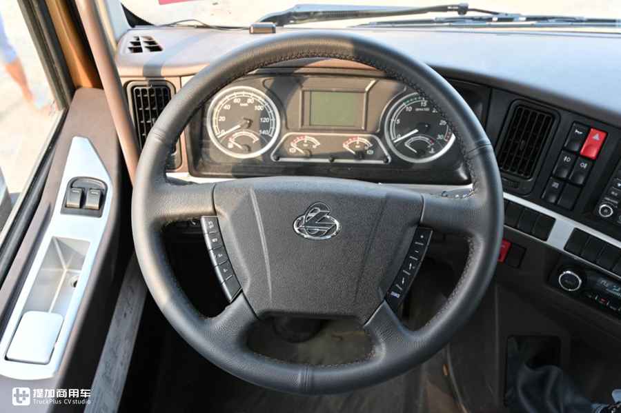 6.8米载货车也有平地板?6缸动力更强劲,乘龙H5中卡实拍 - 第9张 - 提加商用车网 6.8米载货车也有平地板?6缸动力更强劲,乘龙H5中卡实拍 - 第9张