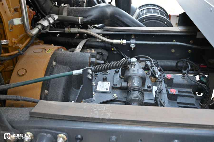 6.8米载货车也有平地板?6缸动力更强劲,乘龙H5中卡实拍 - 第15张 - 提加商用车网 6.8米载货车也有平地板?6缸动力更强劲,乘龙H5中卡实拍 - 第15张