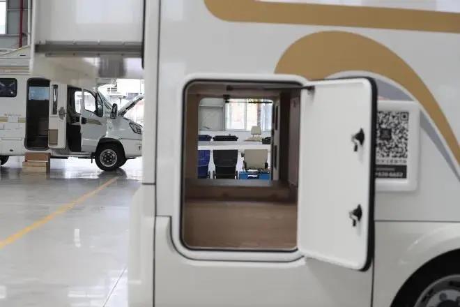 大额头更宽敞,解析铂驰帕亚尼进口依维柯国六房车 - 第7张 - 提加商用车网 大额头更宽敞,解析铂驰帕亚尼进口依维柯国六房车 - 第7张