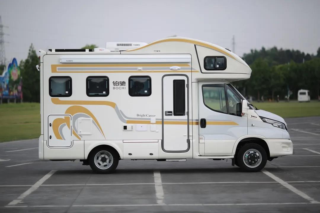 大额头更宽敞,解析铂驰帕亚尼进口依维柯国六房车 - 第4张 - 提加商用车网 大额头更宽敞,解析铂驰帕亚尼进口依维柯国六房车 - 第4张