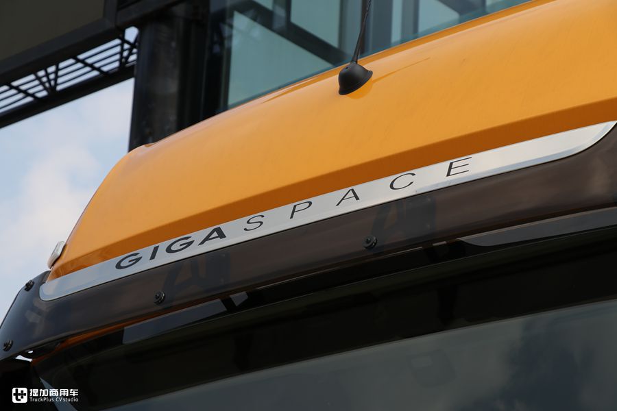 用户花近百万购买的奔驰卡车实拍,最大尺寸驾驶室,内饰还是基础配置? - 第3张 - 提加商用车网 用户花近百万购买的奔驰卡车实拍,最大尺寸驾驶室,内饰还是基础配置? - 第3张