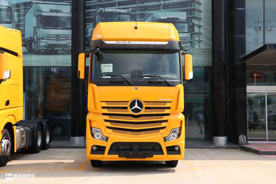 用户花近百万购买的奔驰卡车实拍,最大尺寸驾驶室,内饰还是基础配置? - 第2张 - 提加商用车网 用户花近百万购买的奔驰卡车实拍,最大尺寸驾驶室,内饰还是基础配置? - 第2张