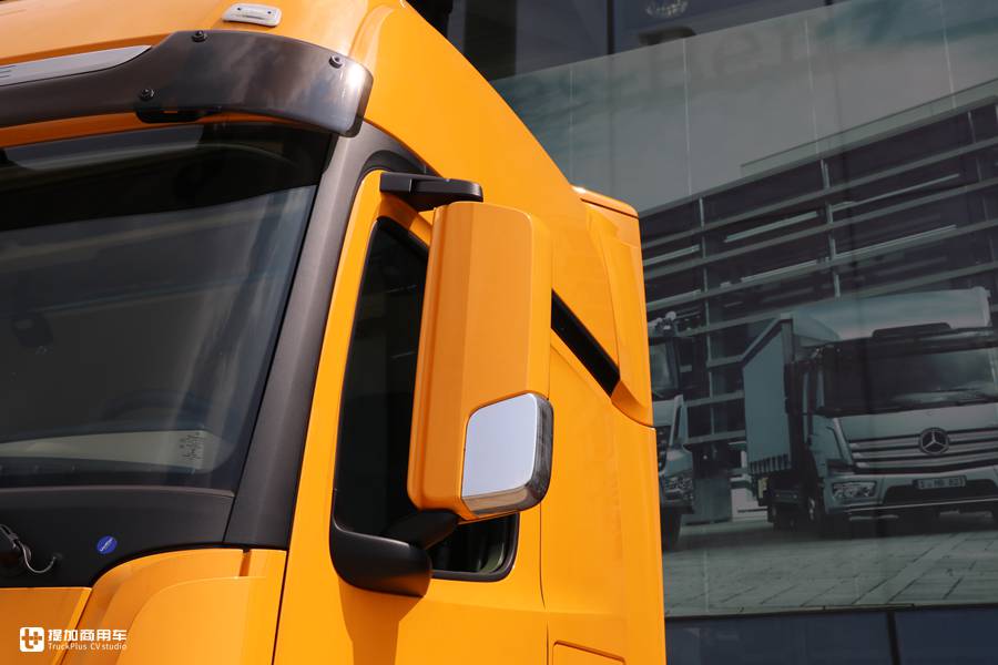 用户花近百万购买的奔驰卡车实拍,最大尺寸驾驶室,内饰还是基础配置? - 第4张 - 提加商用车网 用户花近百万购买的奔驰卡车实拍,最大尺寸驾驶室,内饰还是基础配置? - 第4张