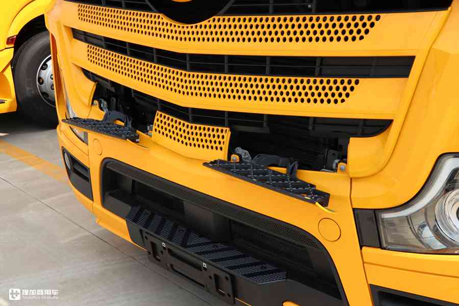 用户花近百万购买的奔驰卡车实拍,最大尺寸驾驶室,内饰还是基础配置? - 第5张 - 提加商用车网 用户花近百万购买的奔驰卡车实拍,最大尺寸驾驶室,内饰还是基础配置? - 第5张