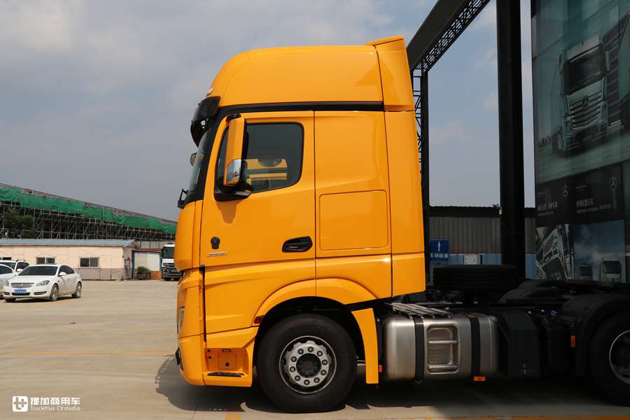 用户花近百万购买的奔驰卡车实拍,最大尺寸驾驶室,内饰还是基础配置? - 第8张 - 提加商用车网 用户花近百万购买的奔驰卡车实拍,最大尺寸驾驶室,内饰还是基础配置? - 第8张