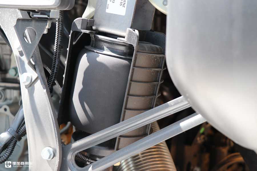 用户花近百万购买的奔驰卡车实拍,最大尺寸驾驶室,内饰还是基础配置? - 第12张 - 提加商用车网 用户花近百万购买的奔驰卡车实拍,最大尺寸驾驶室,内饰还是基础配置? - 第12张