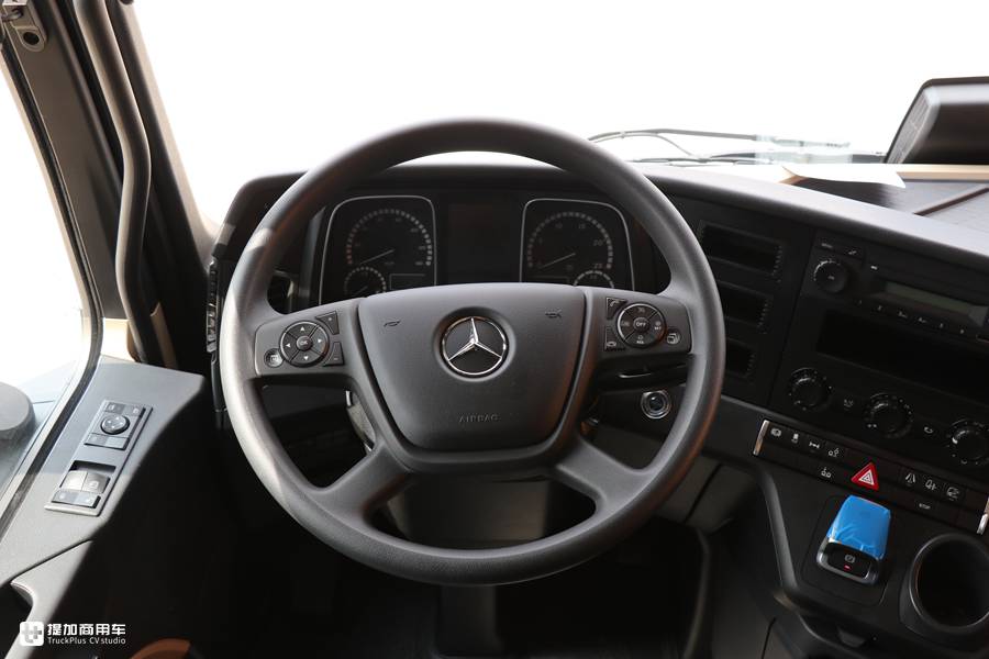 用户花近百万购买的奔驰卡车实拍,最大尺寸驾驶室,内饰还是基础配置? - 第16张 - 提加商用车网 用户花近百万购买的奔驰卡车实拍,最大尺寸驾驶室,内饰还是基础配置? - 第16张