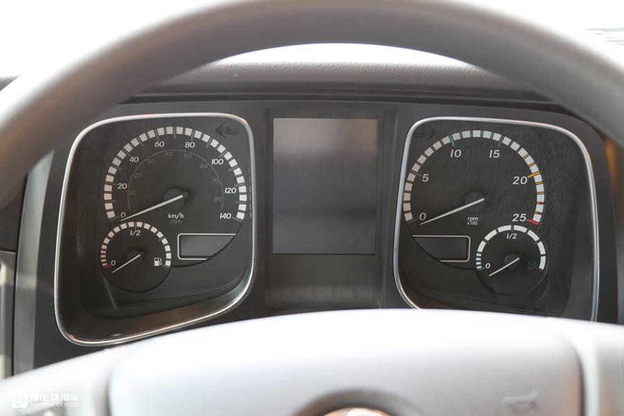 用户花近百万购买的奔驰卡车实拍,最大尺寸驾驶室,内饰还是基础配置? - 第17张 - 提加商用车网 用户花近百万购买的奔驰卡车实拍,最大尺寸驾驶室,内饰还是基础配置? - 第17张