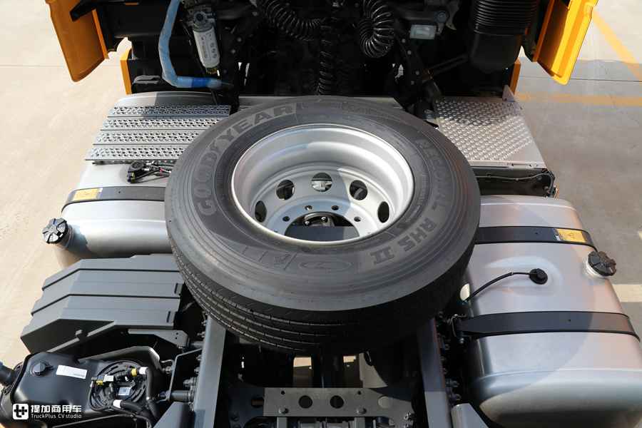 用户花近百万购买的奔驰卡车实拍,最大尺寸驾驶室,内饰还是基础配置? - 第29张 - 提加商用车网 用户花近百万购买的奔驰卡车实拍,最大尺寸驾驶室,内饰还是基础配置? - 第29张