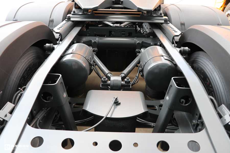 用户花近百万购买的奔驰卡车实拍,最大尺寸驾驶室,内饰还是基础配置? - 第31张 - 提加商用车网 用户花近百万购买的奔驰卡车实拍,最大尺寸驾驶室,内饰还是基础配置? - 第31张