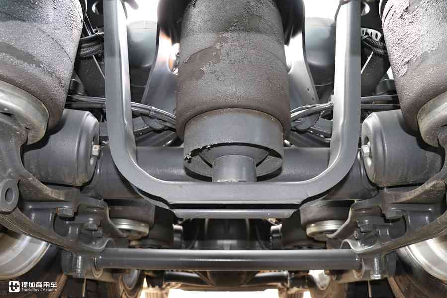 用户花近百万购买的奔驰卡车实拍,最大尺寸驾驶室,内饰还是基础配置? - 第32张 - 提加商用车网 用户花近百万购买的奔驰卡车实拍,最大尺寸驾驶室,内饰还是基础配置? - 第32张