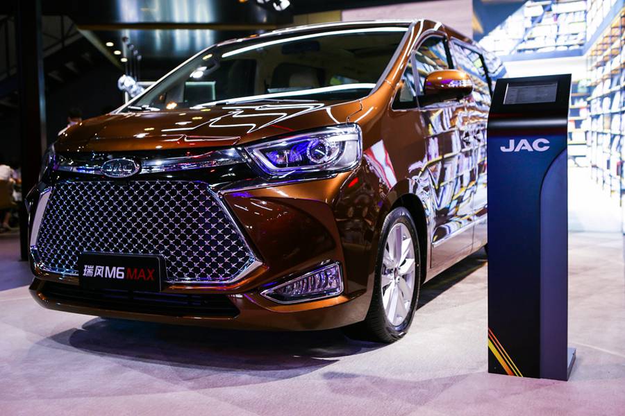 6座思皓SUV、瑞风M6 MAX亮相,江淮汽车闪耀北京车展 - 第4张 - 提加商用车网 6座思皓SUV、瑞风M6 MAX亮相,江淮汽车闪耀北京车展 - 第4张