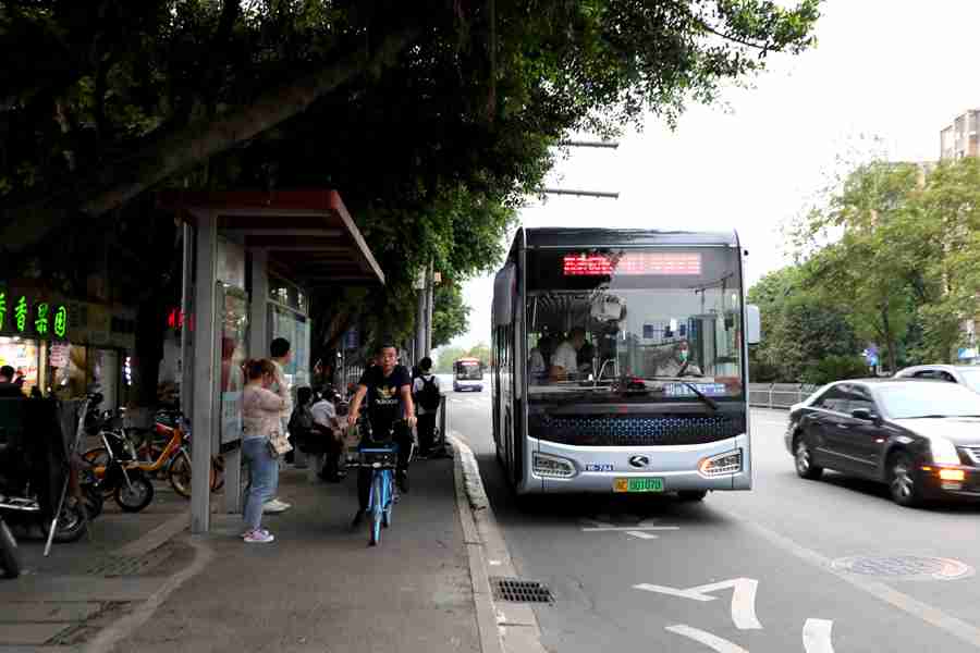 30辆金龙逍遥上岗“最后一公里 ” 温州微公交服务再升级 - 第6张 - 提加商用车网 30辆金龙逍遥上岗“最后一公里 ” 温州微公交服务再升级 - 第6张